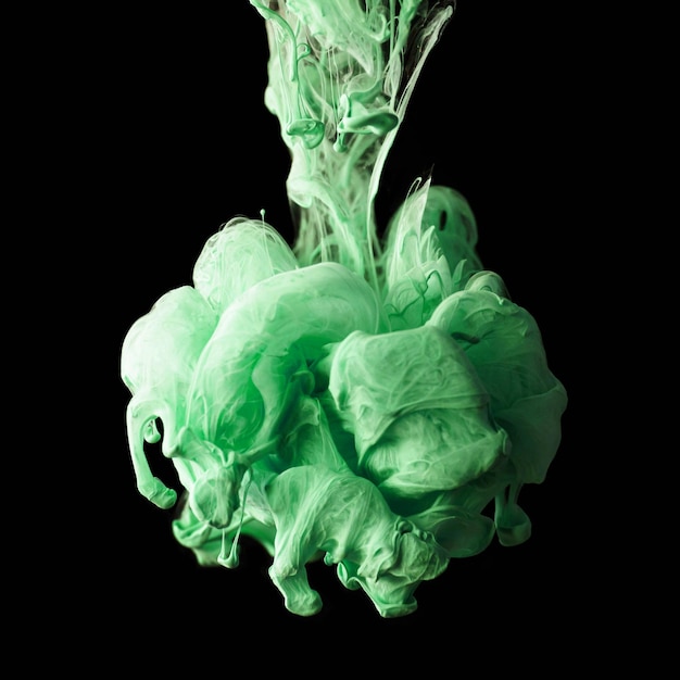 Groene kleurrijke inktdruppel in water Inkt wervelend in abstractiebeeld voor achtergrond of kleurreferent