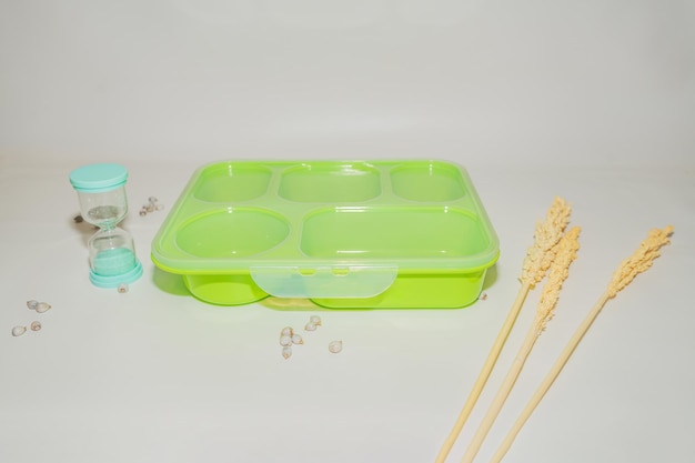 Groene plastic lunchbox Handige oplossing voor het bewaren van maaltijden