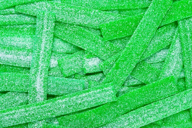 Groene sappige gummy snoepjes achtergrond. bovenaanzicht. gelei snoep.