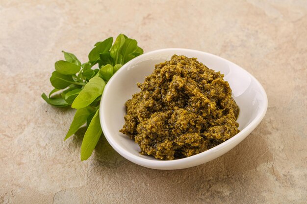 Groene saus pesto met basilicum