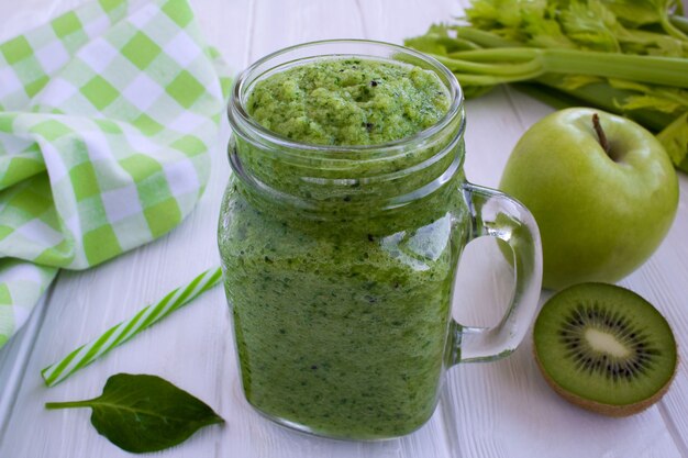 Groene smoothies met fruit en groenten