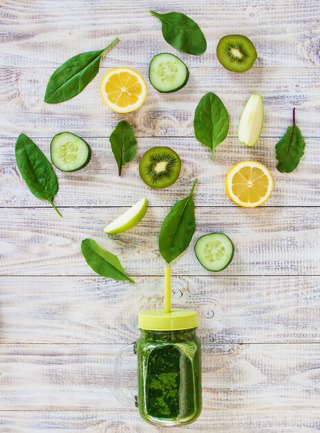 Groene smoothies met groenten en fruit. Detox Day.