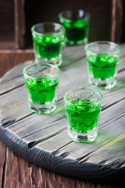 Groene zoete cocktail met dragon