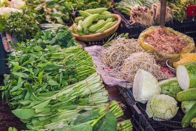 Groenen en groenten op de Vietnamese markt