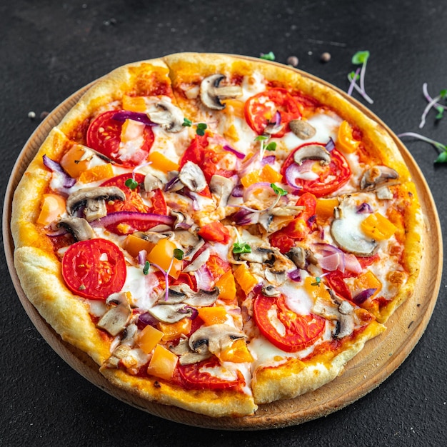 groente pizza geen vlees tomaat peper ui champignon maïs verse groenten maaltijd snack