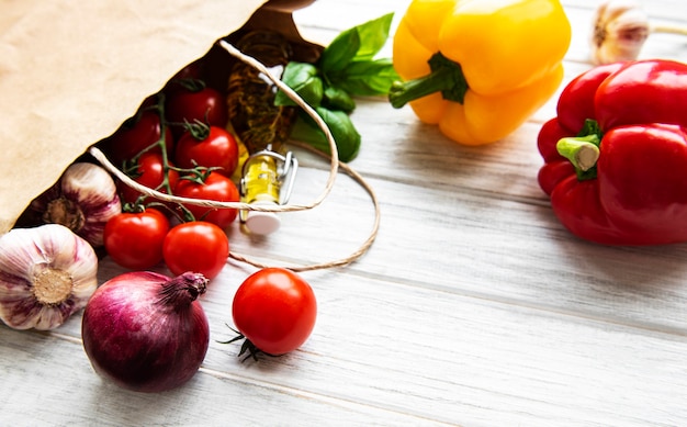 Groenten en fruit op tafel close-up