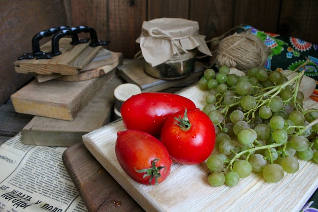 Groenten herfst druiven rustieke tomaten