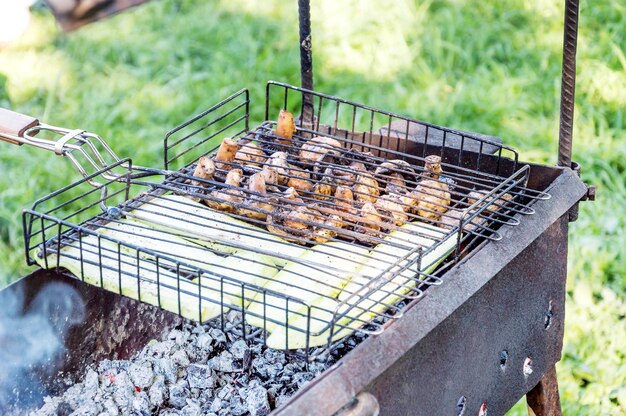 Foto groenten koken op de grill buiten koken