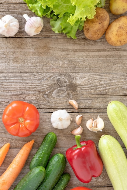 Groenten op een houten tafel