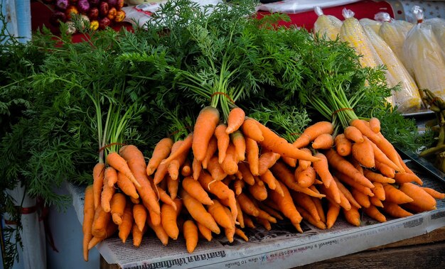 Foto groenten voor verkoop op de marktstand