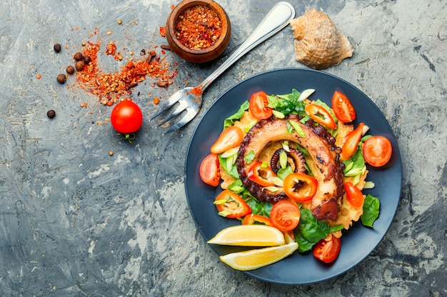 Groentesalade met octopus.