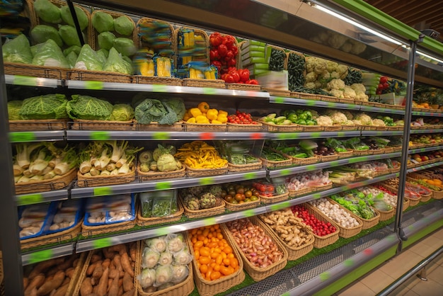 Groenteteller in een supermarkt