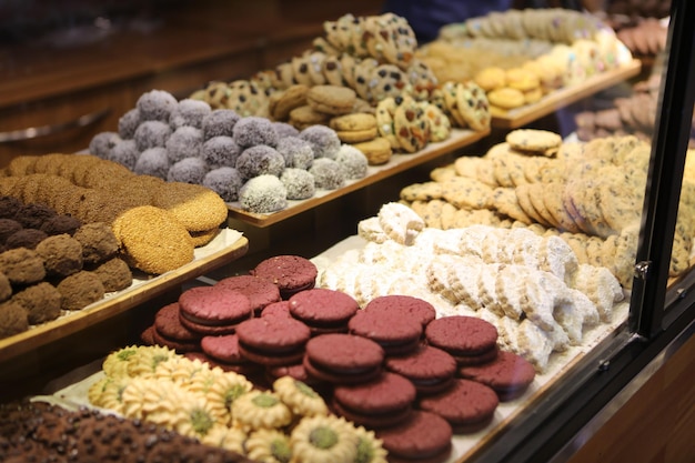 Groep geassorteerde koekjes Chocolate chip havermout rozijnen witte chocolade