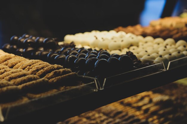 Groep geassorteerde koekjes Chocolate chip havermout rozijnen witte chocolade