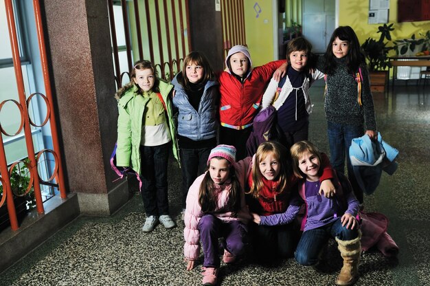 Foto groep gelukkige kinderen op school