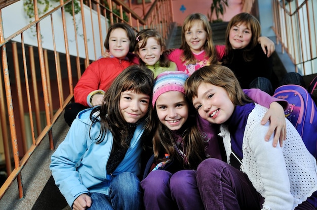 Foto groep gelukkige kinderen op school