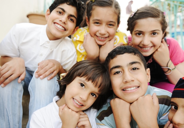 Groep gelukkige kinderen