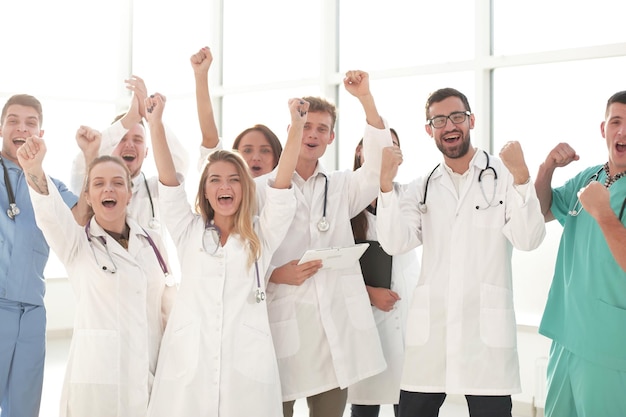 Groep gelukkige medische professionals foto met ruimte voor tekst