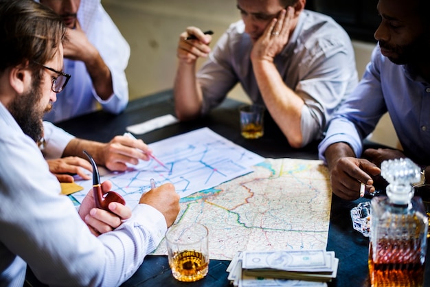 Groep mensen die van plan zijn crimineel te beroven