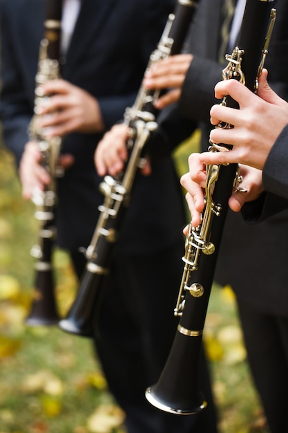 Foto groep muzikanten die de klarinet spelen.