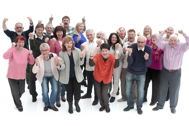 Groep senioren die hun handen opsteken om een overwinning te vieren