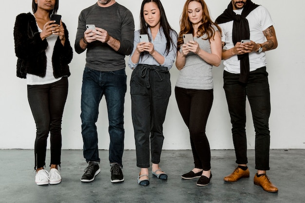 Groep verslaafde mensen aan sociale media