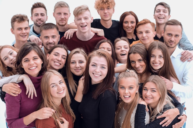 Groep zelfverzekerde jonge mensen die naar de camera kijken en showin