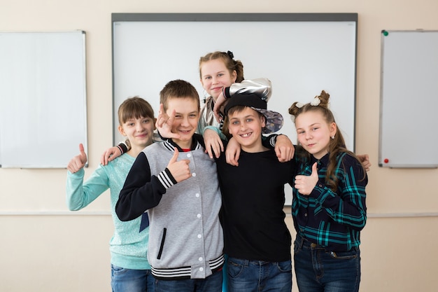 Groepsportret van basisschool kinderen