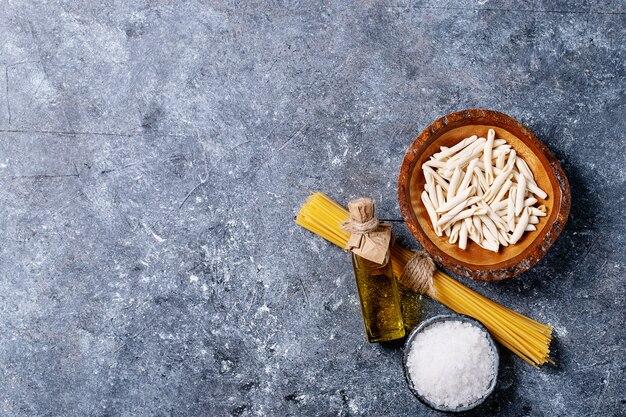 Grondstoffen voor het koken van pasta