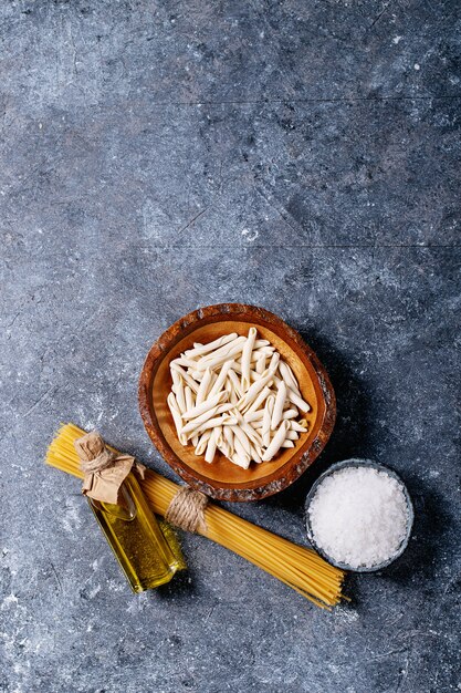 Grondstoffen voor het koken van pasta