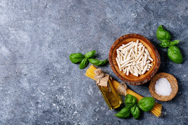 Grondstoffen voor het koken van pasta