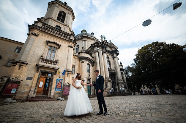 Lo sposo e la sposa il giorno del matrimonio