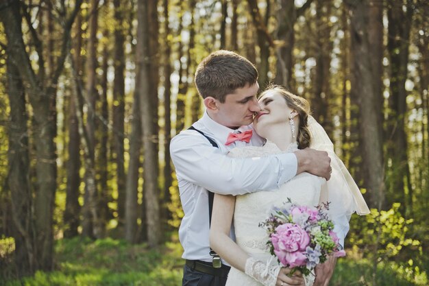 The groom embraces the brides shoulders 4070