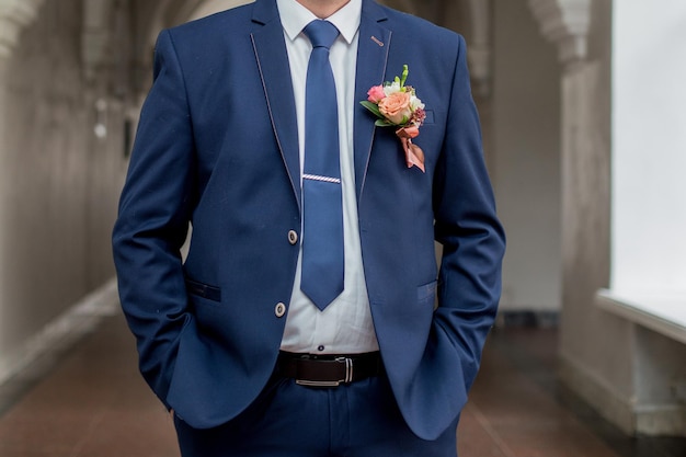 Photo groom in a wedding suit alone