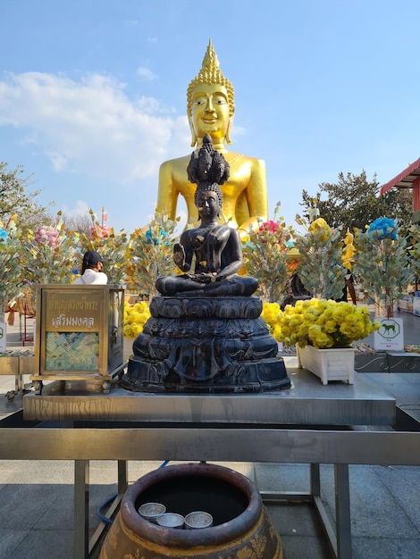groot boeddhabeeld in thaise tempel