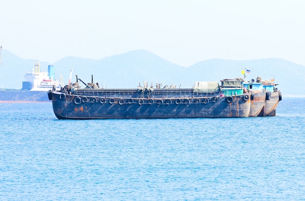 Groot schip op zee