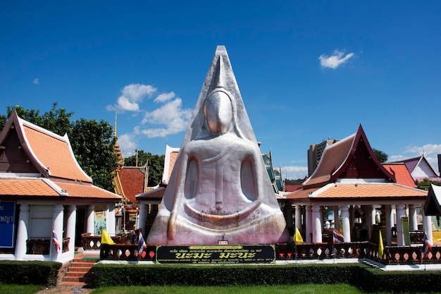 Groot symbool boeddha amuletten talisman voor thaise mensen buitenlandse reizigers reizen bezoek respect bidden en zegenen heilige mythe aanbidding in Wat Nang Phaya tempel op 28 oktober 2022 in Phitsanulok Thailand