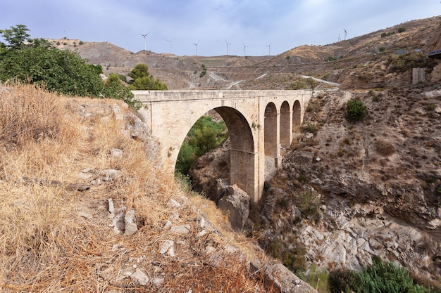 groot viaduct van izbor in de provincie Granada