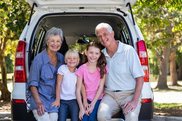 Grootouders gaan op road trip met kleinkinderen