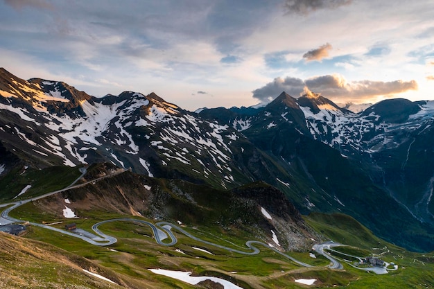 Высокогорная альпийская дорога Гроссглокнер в Австрии Поездка на открытом воздухе