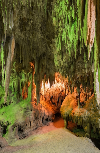 grot stalactieten en stalagmieten