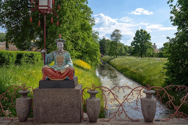 Grote Chinese brug in Alexander Park in Tsarskoye Selo Pushkin Sint-Petersburg, Rusland