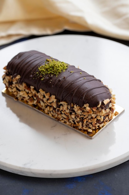 Grote eclairs op tafel cake traditionele franse smaak ekler pasta