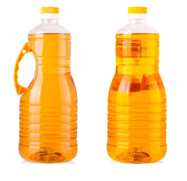 Grote flessen zonnebloemolie geïsoleerd op een witte achtergrond.