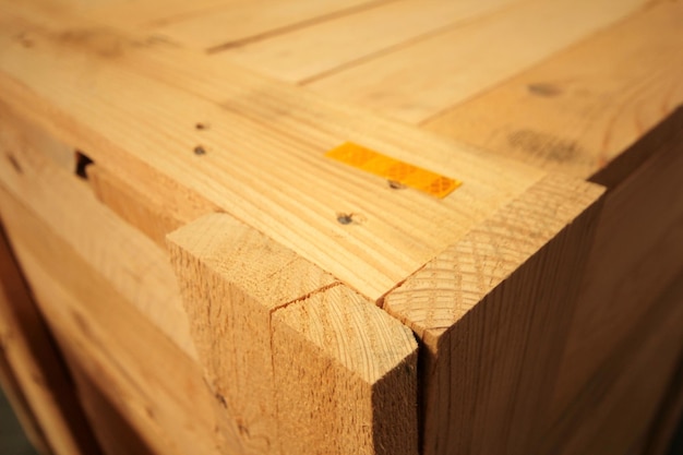 Foto grote houten verzenddoos close-up