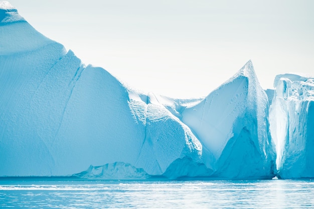 Grote ijsbergen in Ilulissat-ijsfjord, westelijk Groenland. Atlantische Oceaan