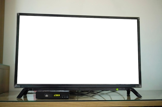 Grote platte lcd-televisie met een leeg scherm