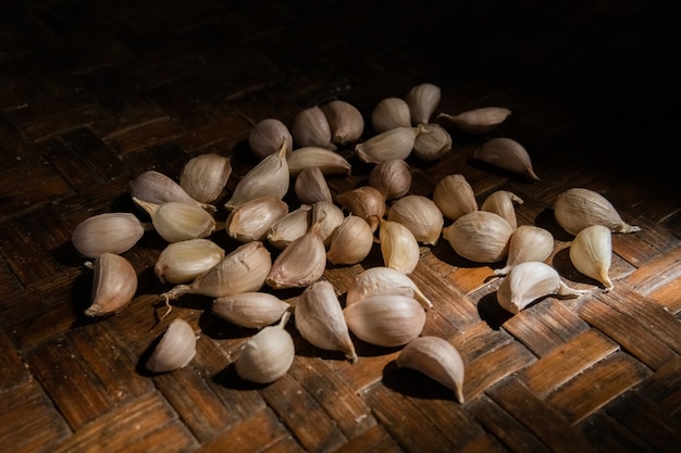 Grote stapel biologische teentjes knoflook