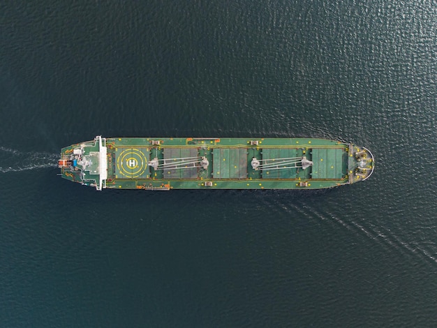 Grote stukgoed tanker bulkcarrier Luchtfoto van boven naar beneden