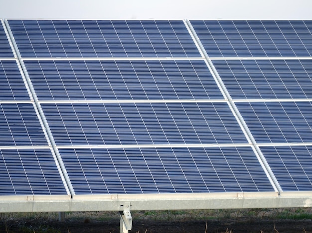 Grote zonnepanelen Zonne-energiecentrales Groene stroom Opwekking van zonne-energie